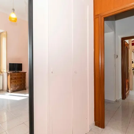 San Donato District & Piazza Statuto Roomy Flat