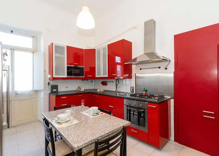 San Donato District & Piazza Statuto Roomy Flat アパート *