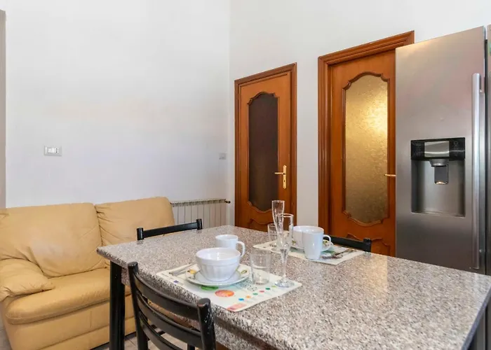 San Donato District & Piazza Statuto Roomy Flat *
