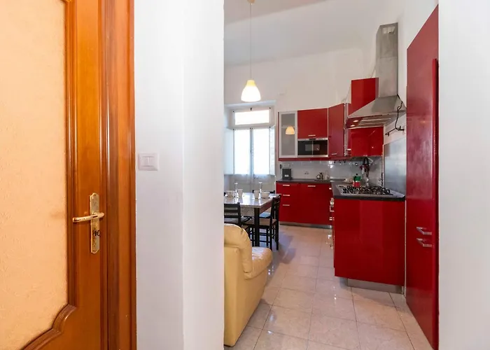 San Donato District & Piazza Statuto Roomy Flat Apartman