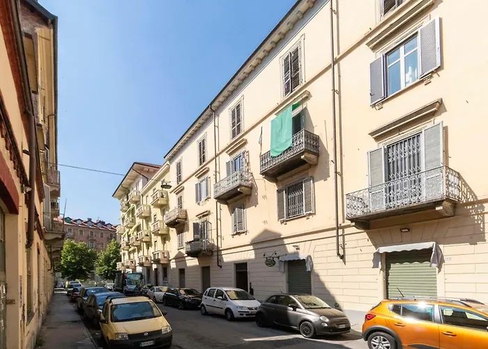 San Donato District & Piazza Statuto Roomy Flat * トリノ