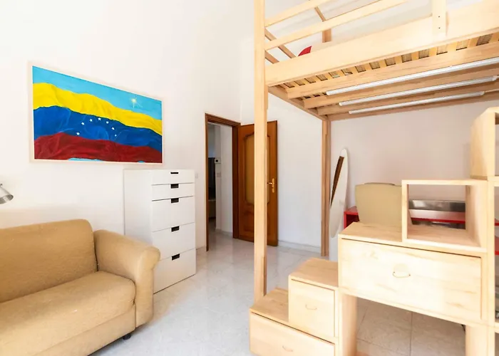 San Donato District & Piazza Statuto Roomy Flat アパート トリノ