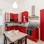San Donato District & Piazza Statuto Roomy Flat Daire *