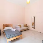 Daire San Donato District & Piazza Statuto Roomy Flat *