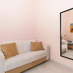 Daire San Donato District & Piazza Statuto Roomy Flat