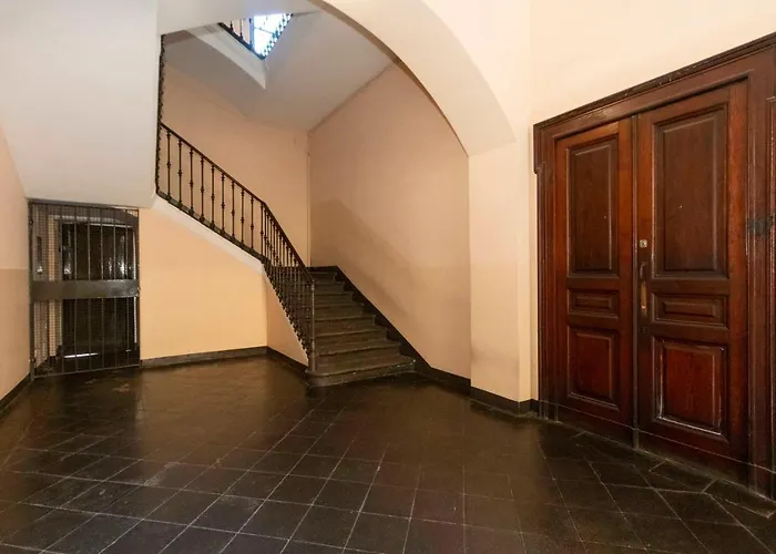 San Donato District & Piazza Statuto Roomy Flat Apartamento