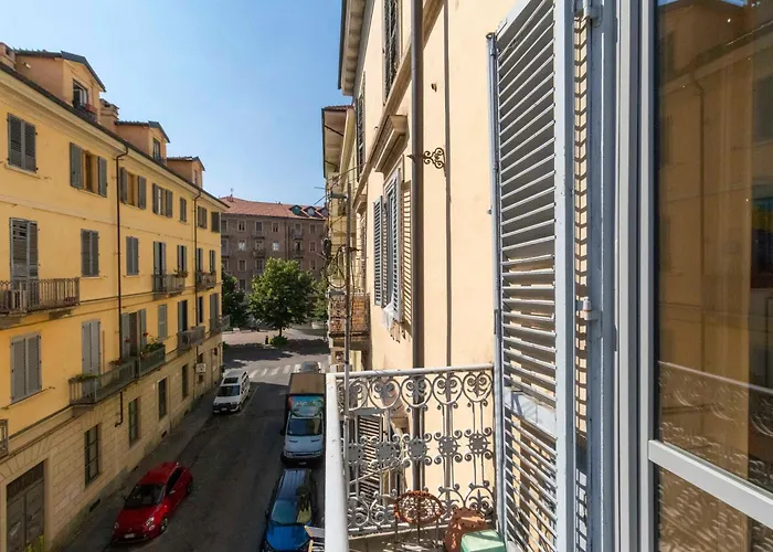 Apartamento San Donato District & Piazza Statuto Roomy Flat *