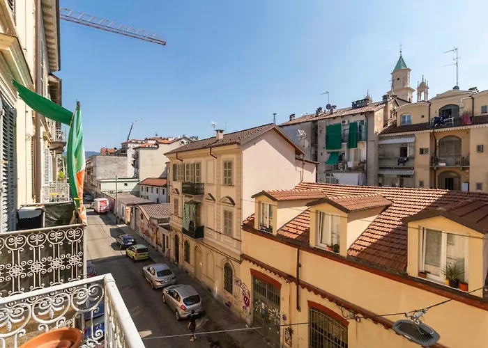 San Donato District & Piazza Statuto Roomy Flat Apartamento