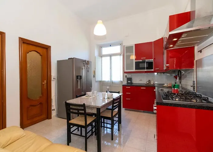 شقة San Donato District & Piazza Statuto Roomy Flat *