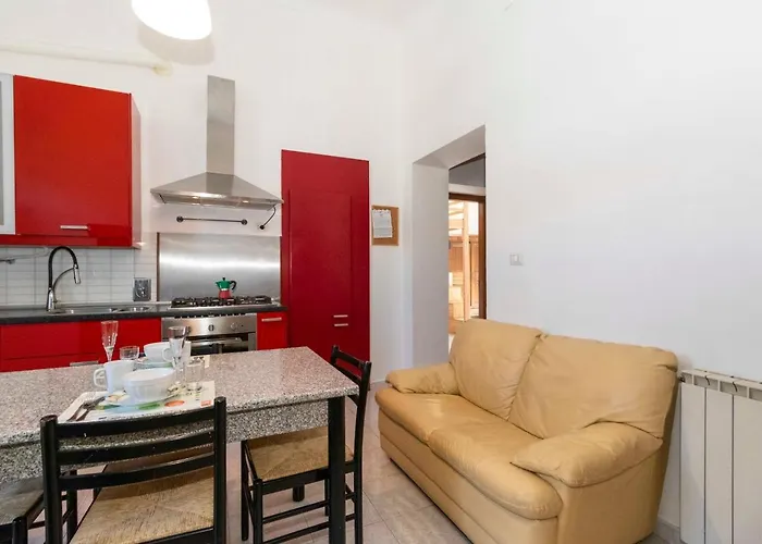 San Donato District & Piazza Statuto Roomy Flat شقة