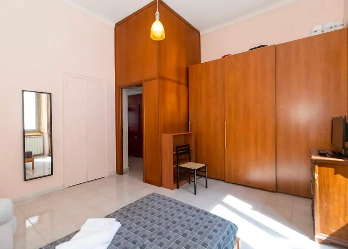 San Donato District & Piazza Statuto Roomy Flat تورينو