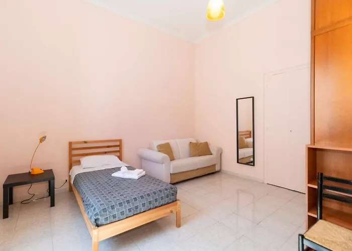 شقة San Donato District & Piazza Statuto Roomy Flat *