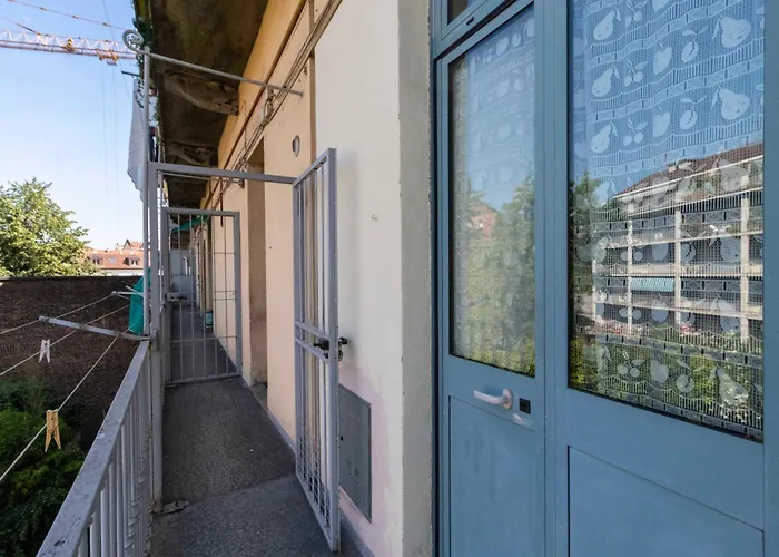 San Donato District & Piazza Statuto Roomy Flat
